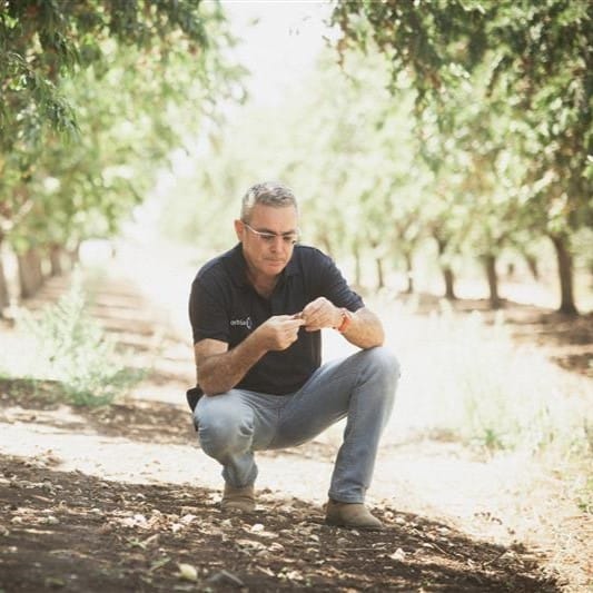 Ziv Charitt, Agronom specializat în livezi